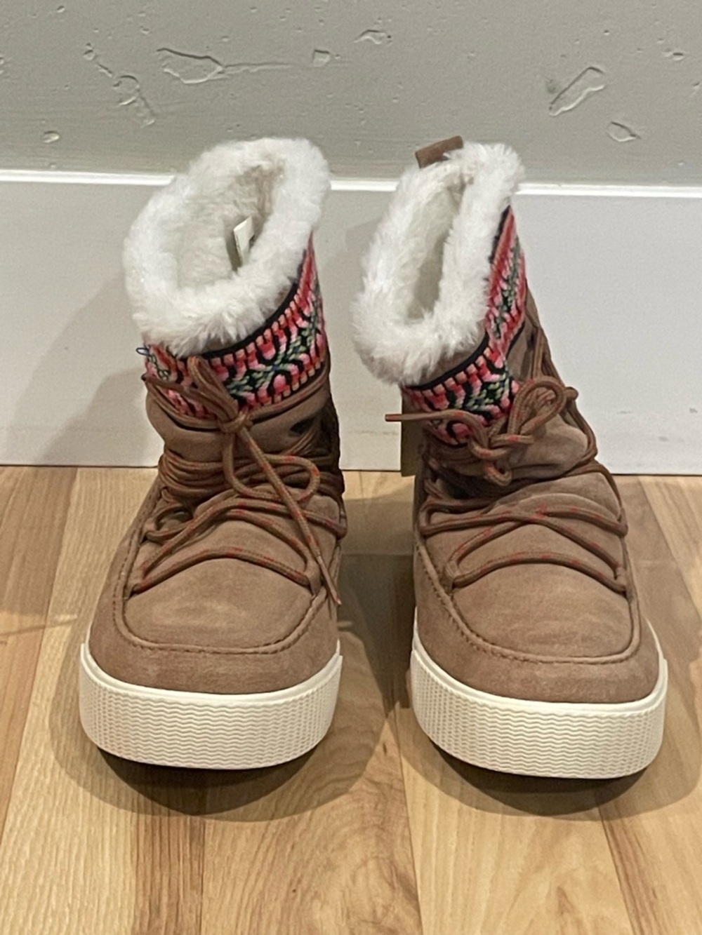 Women's Tom’s Tan suede Faux-Shearling High Top Boots - Size 9 NWT.